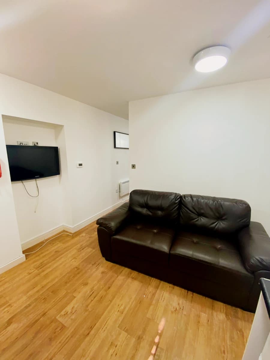 Large Premier studio with the washing machine