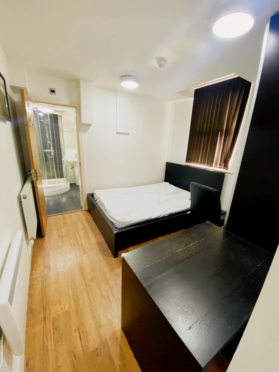 Large Premier studio with the washing machine