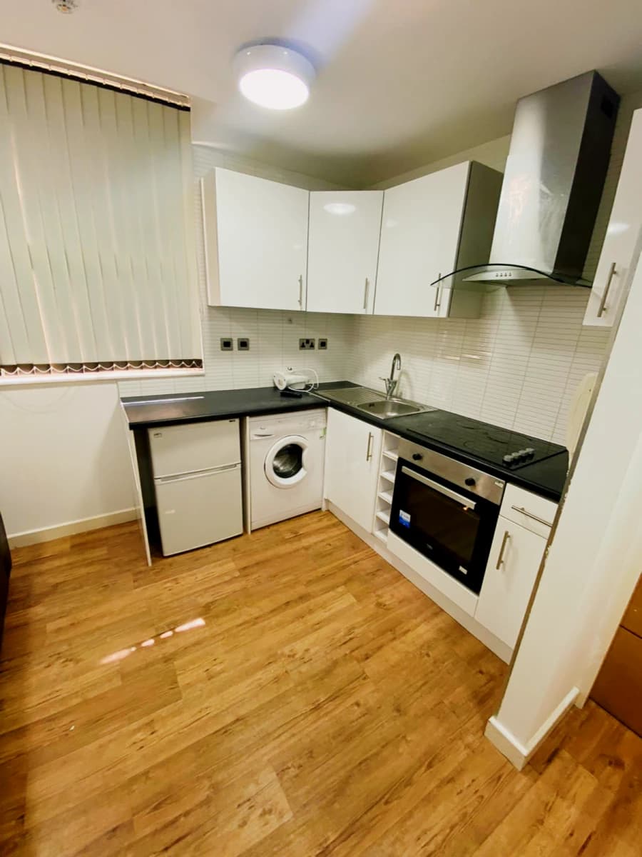 Large Premier studio with the washing machine