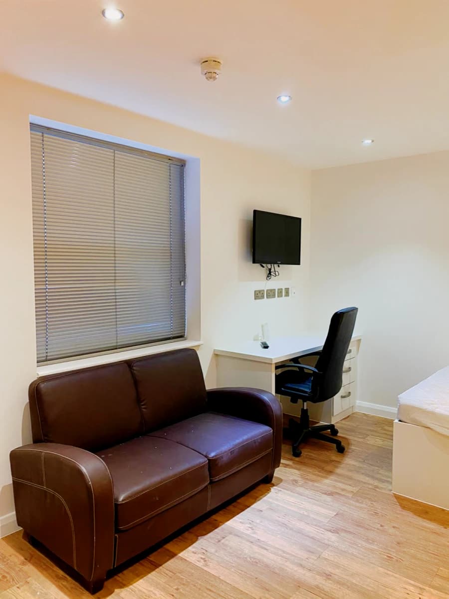 17 De Montfort Street image