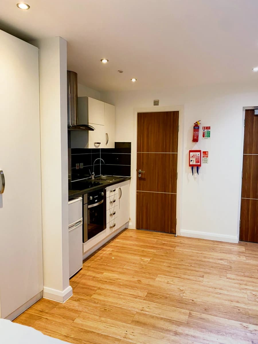 17 De Montfort Street image