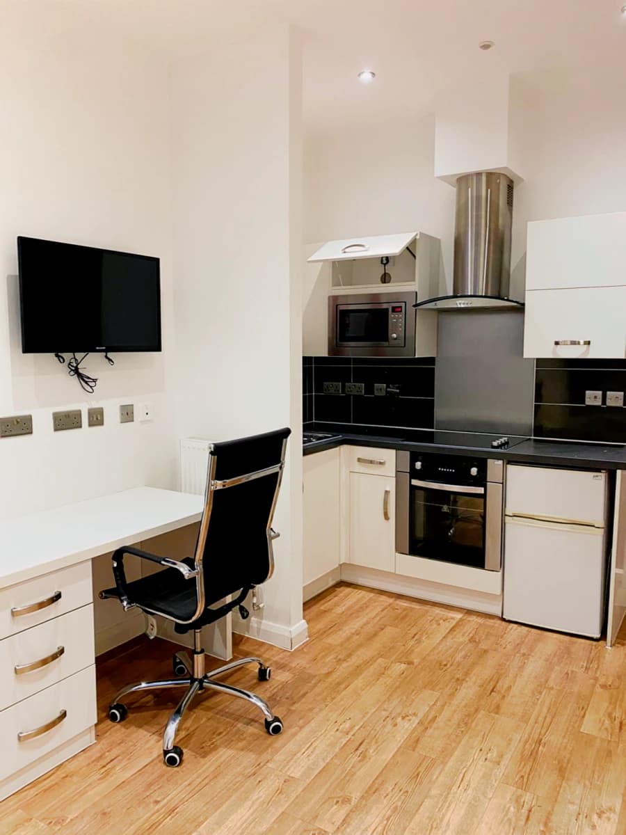 17 De Montfort Street image 3