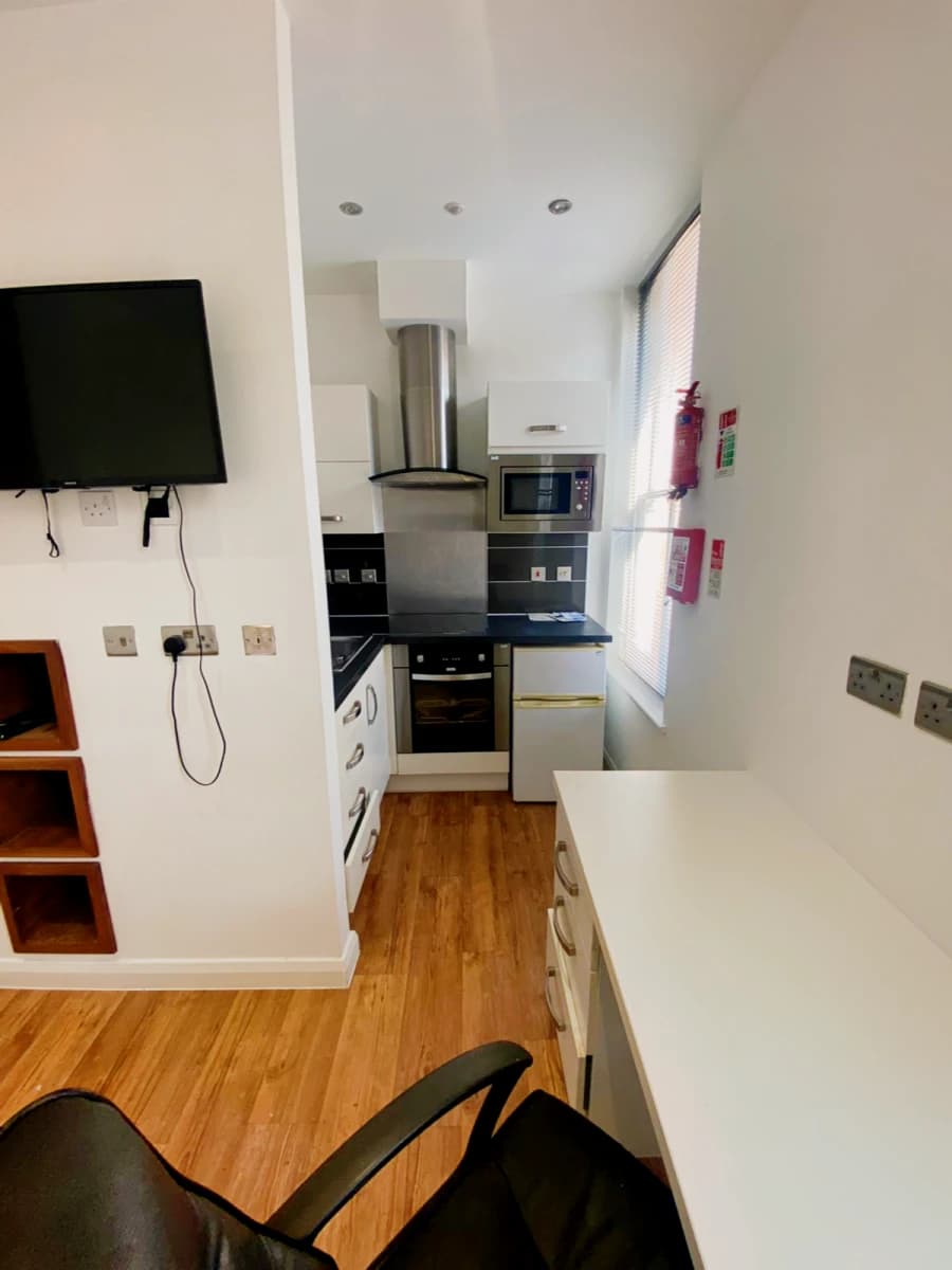 17 De Montfort Street image