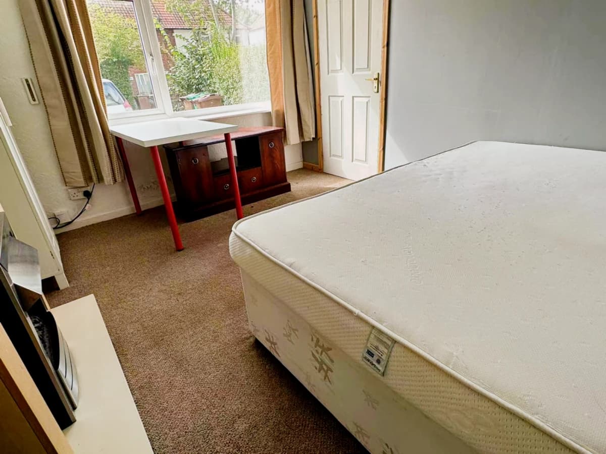3 bedrooms 2 bathrooms