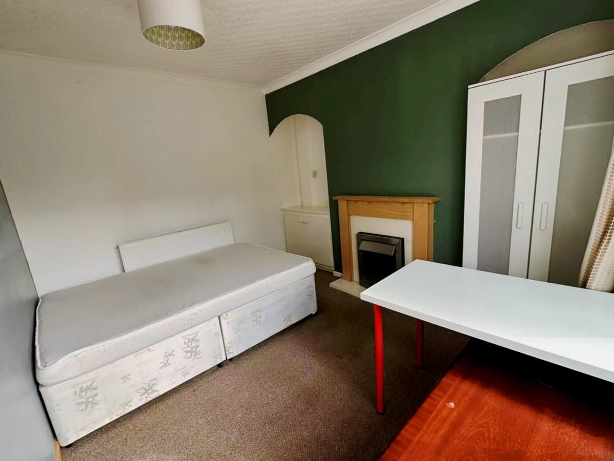 3 bedrooms 2 bathrooms
