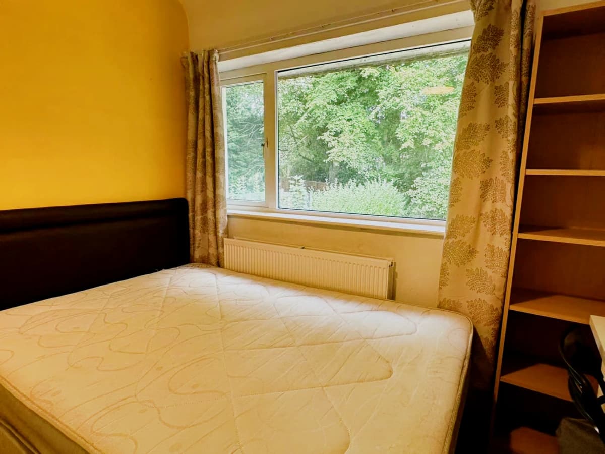 3 bedrooms 2 bathrooms