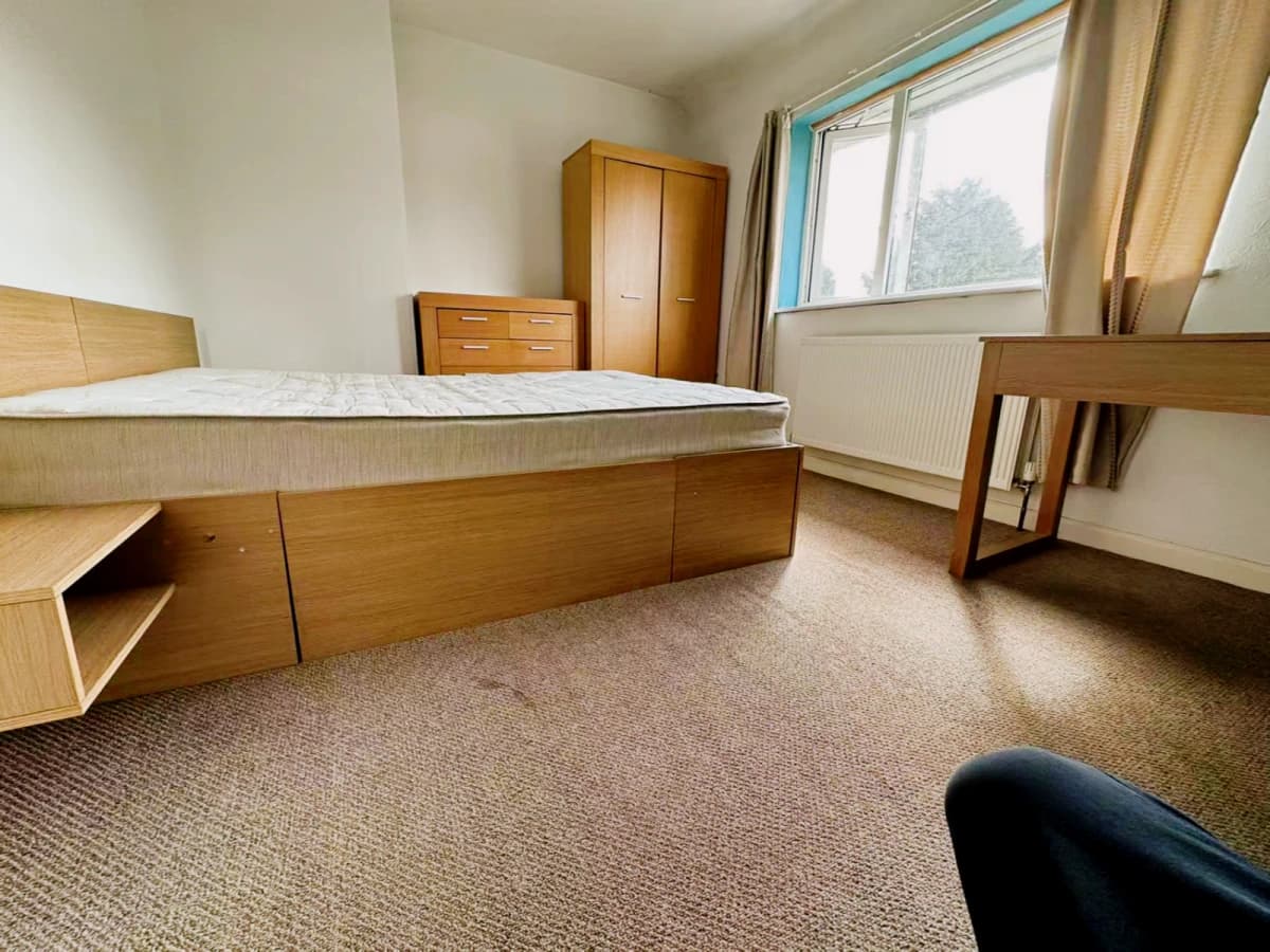 3 bedrooms 2 bathrooms