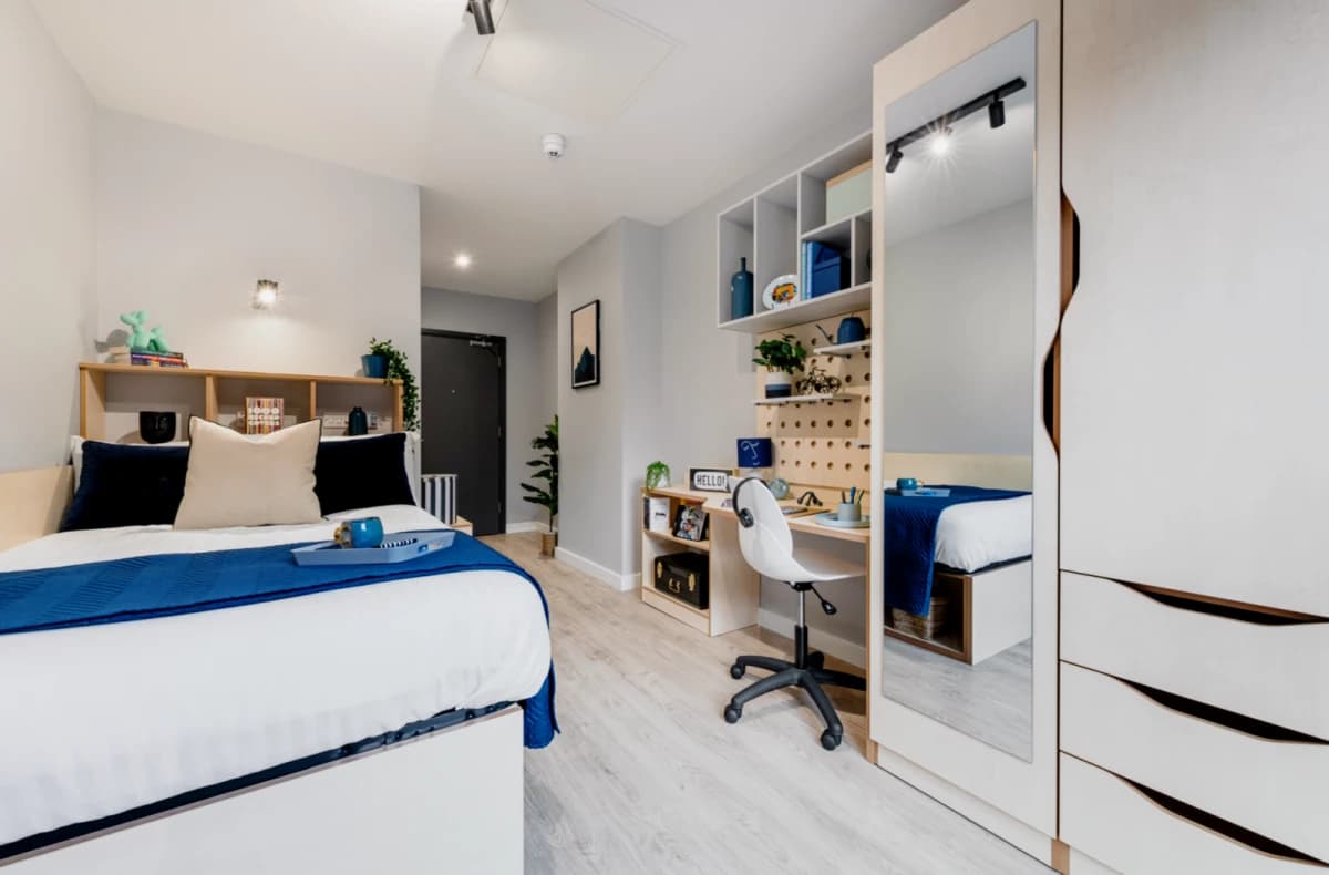 5 Bed Premium Ensuite