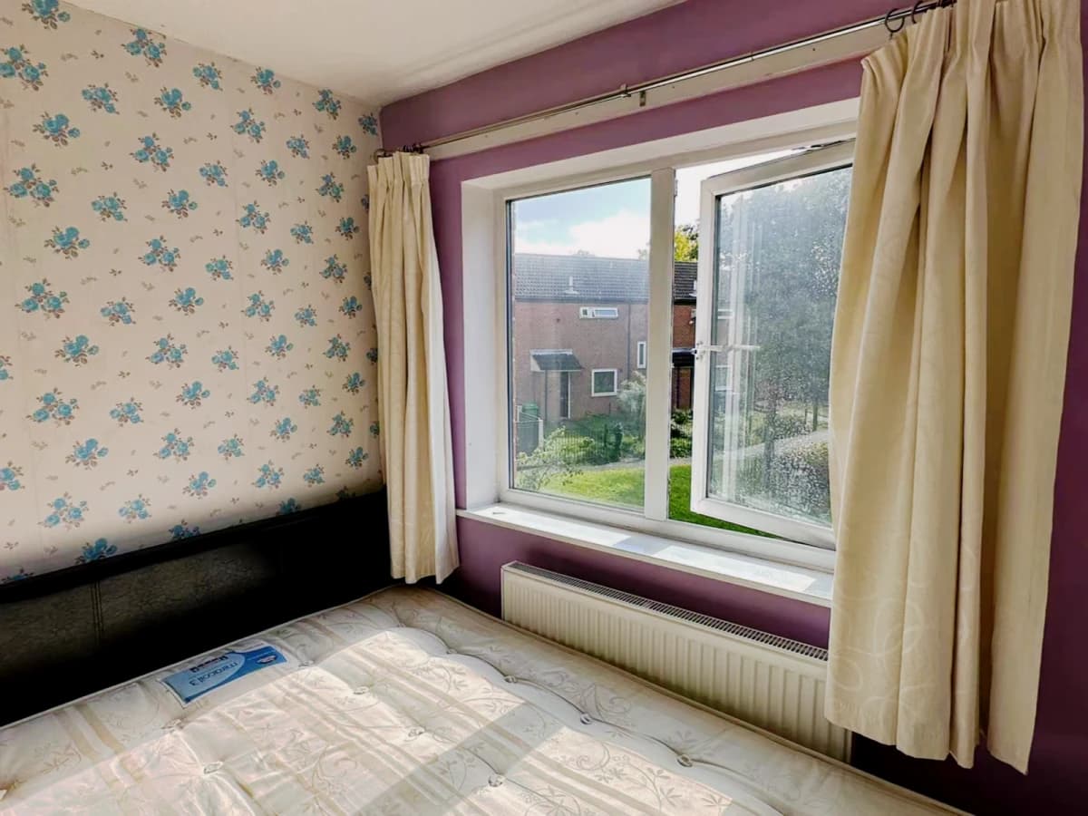 5 bedrooms 2 bathrooms