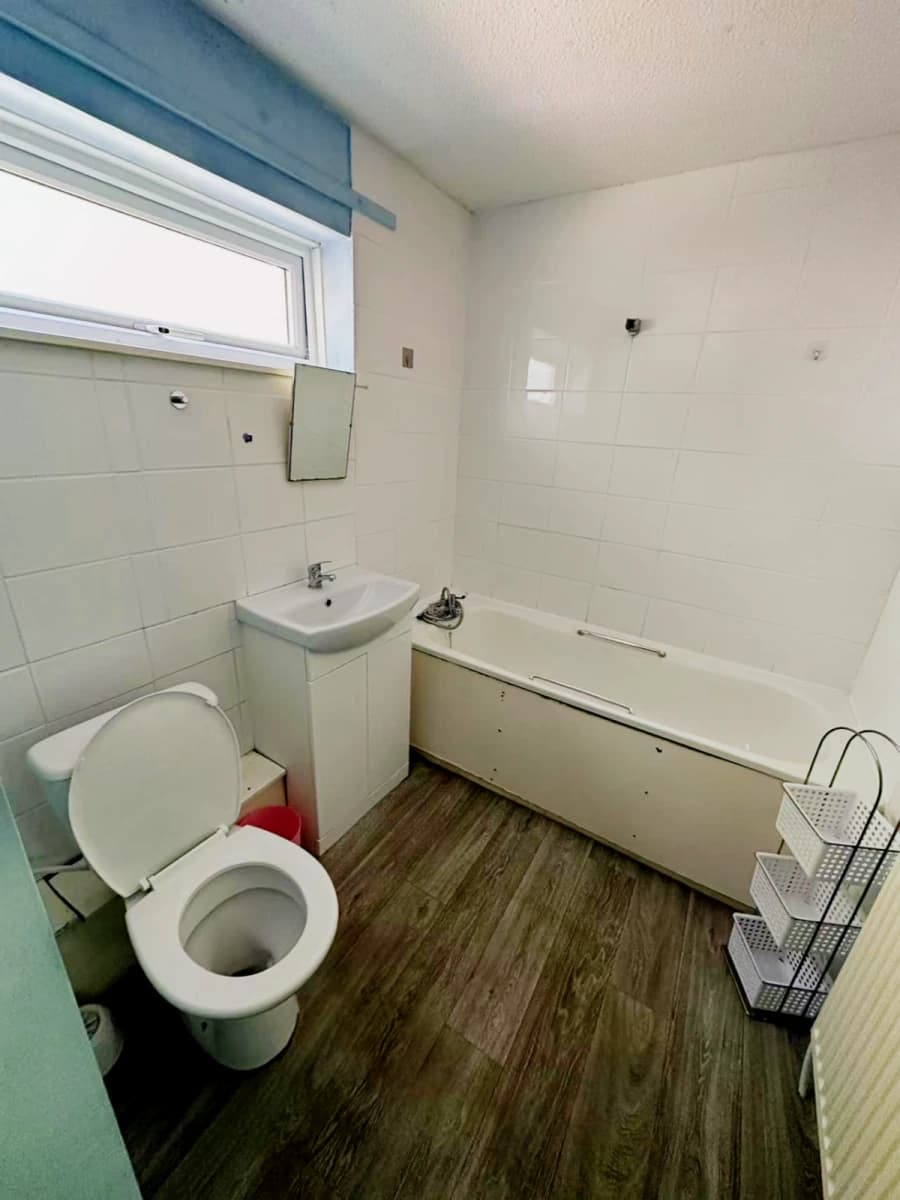 5 bedrooms 2 bathrooms