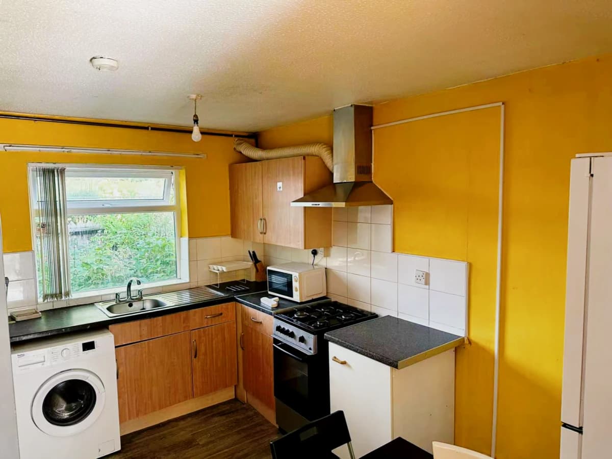 5 bedrooms 2 bathrooms