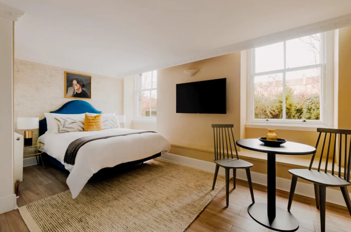 Studio Apartment