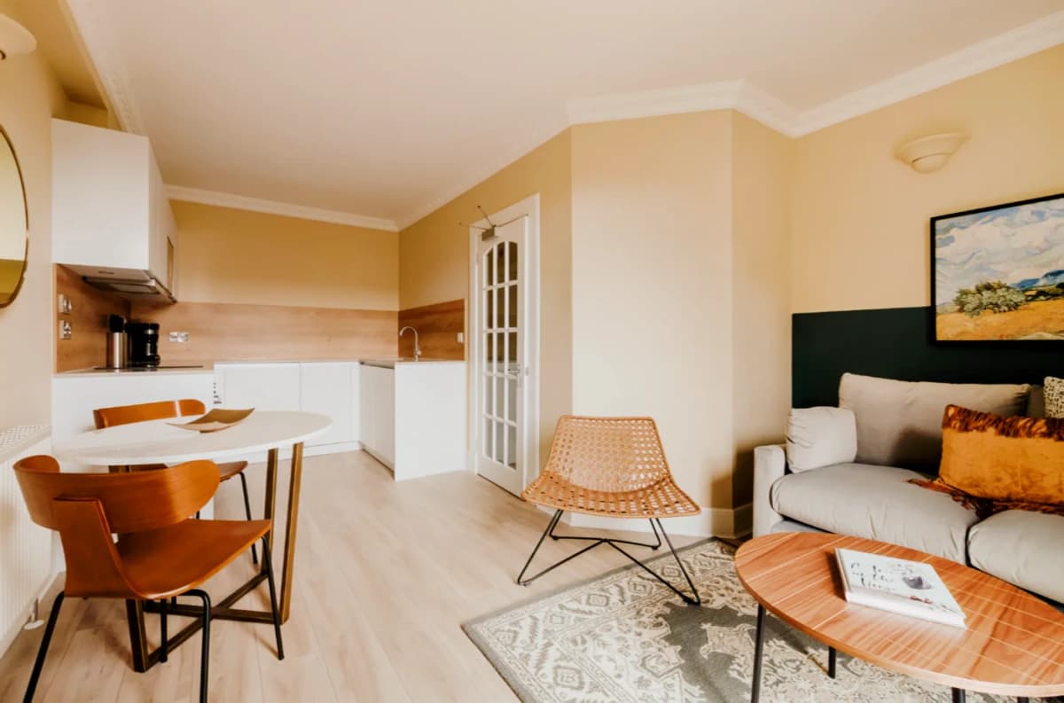 One-Bedroom Apartment w/ Garden View