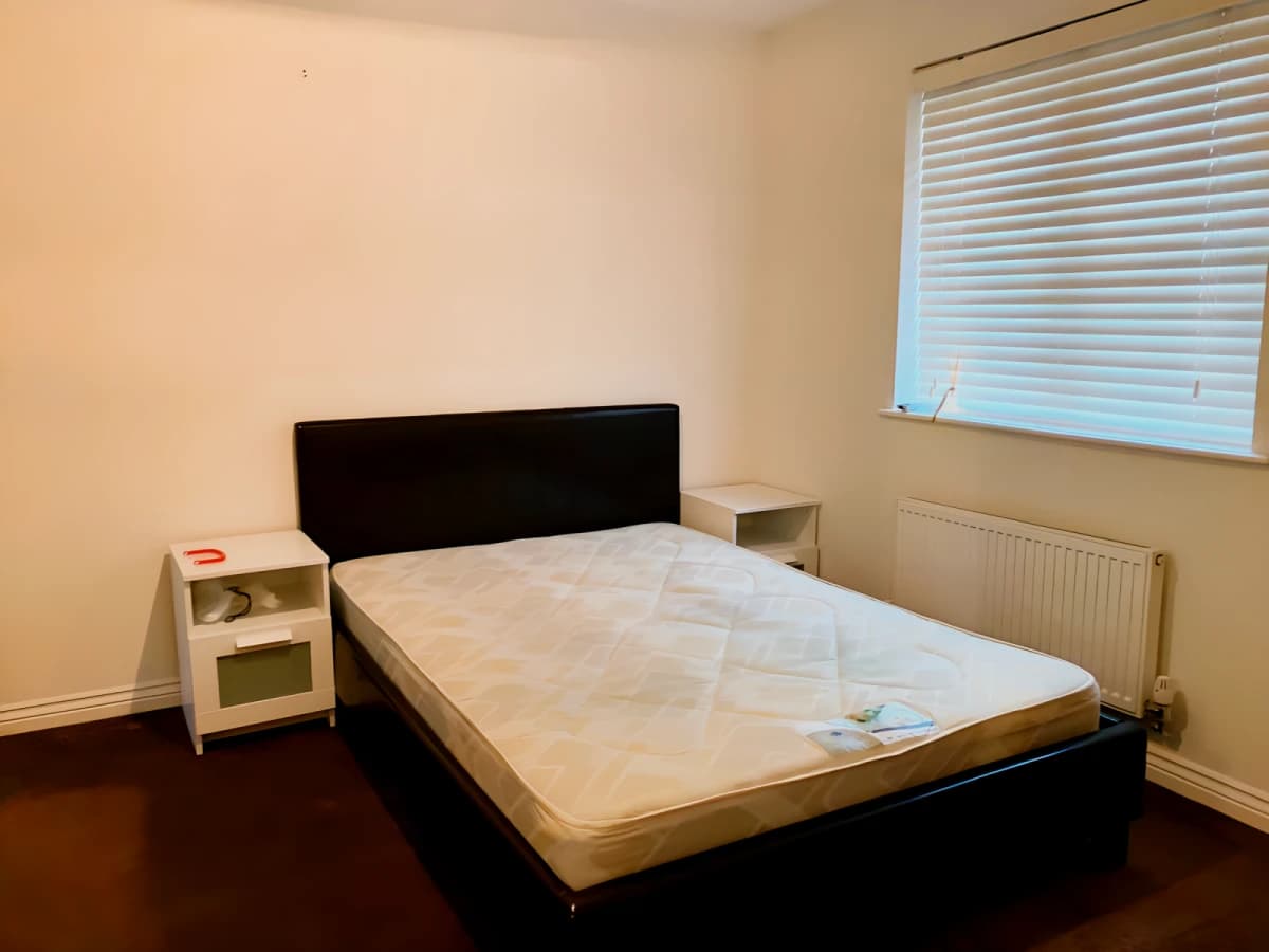 3 bedrooms 2 bathrooms