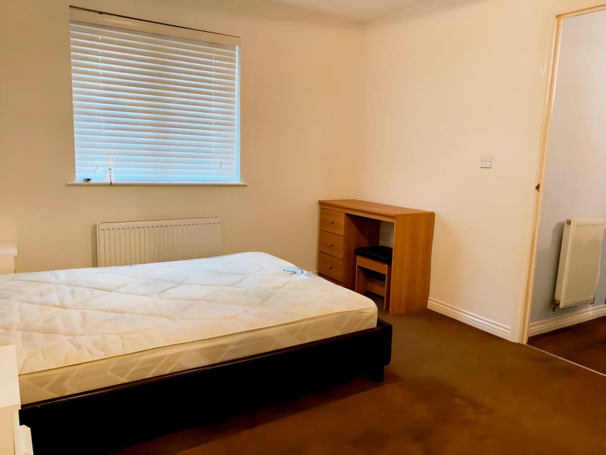 3 bedrooms 2 bathrooms
