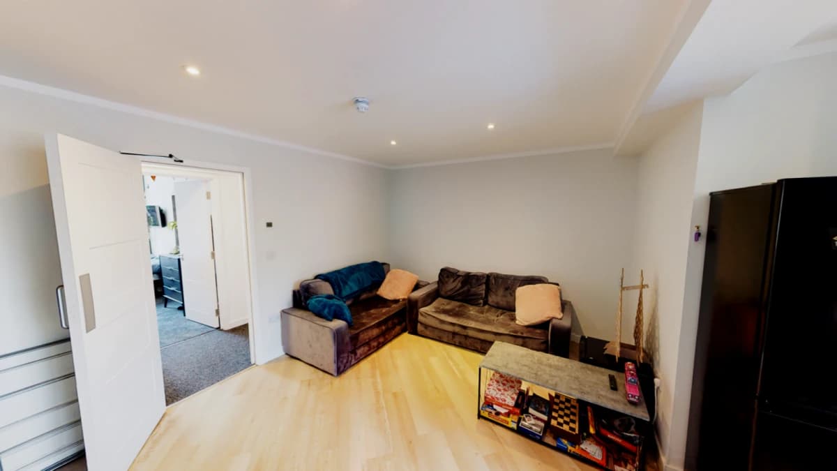 4 Bedroom 1 Bathroom