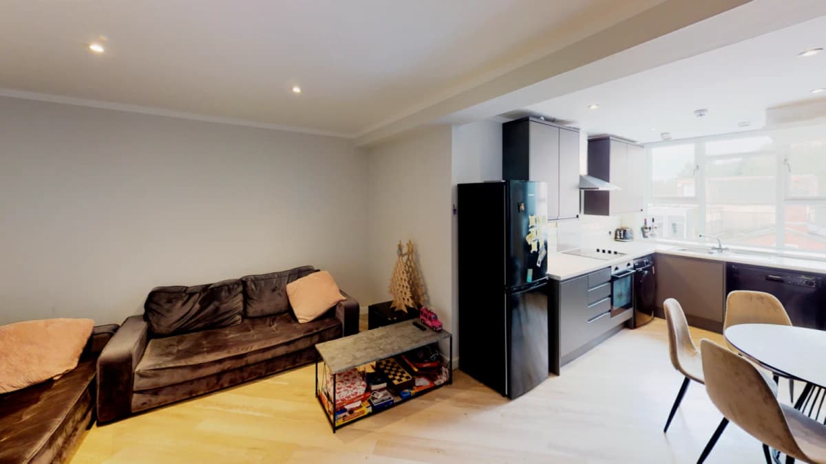 4 Bedroom 1 Bathroom