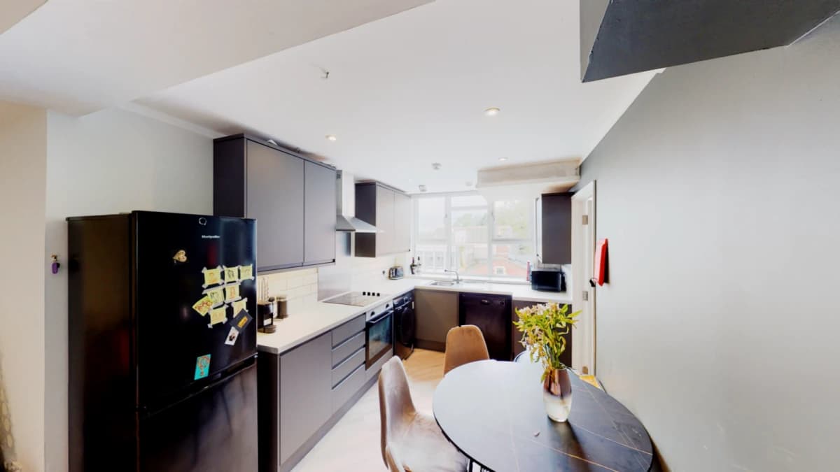 4 Bedroom 1 Bathroom