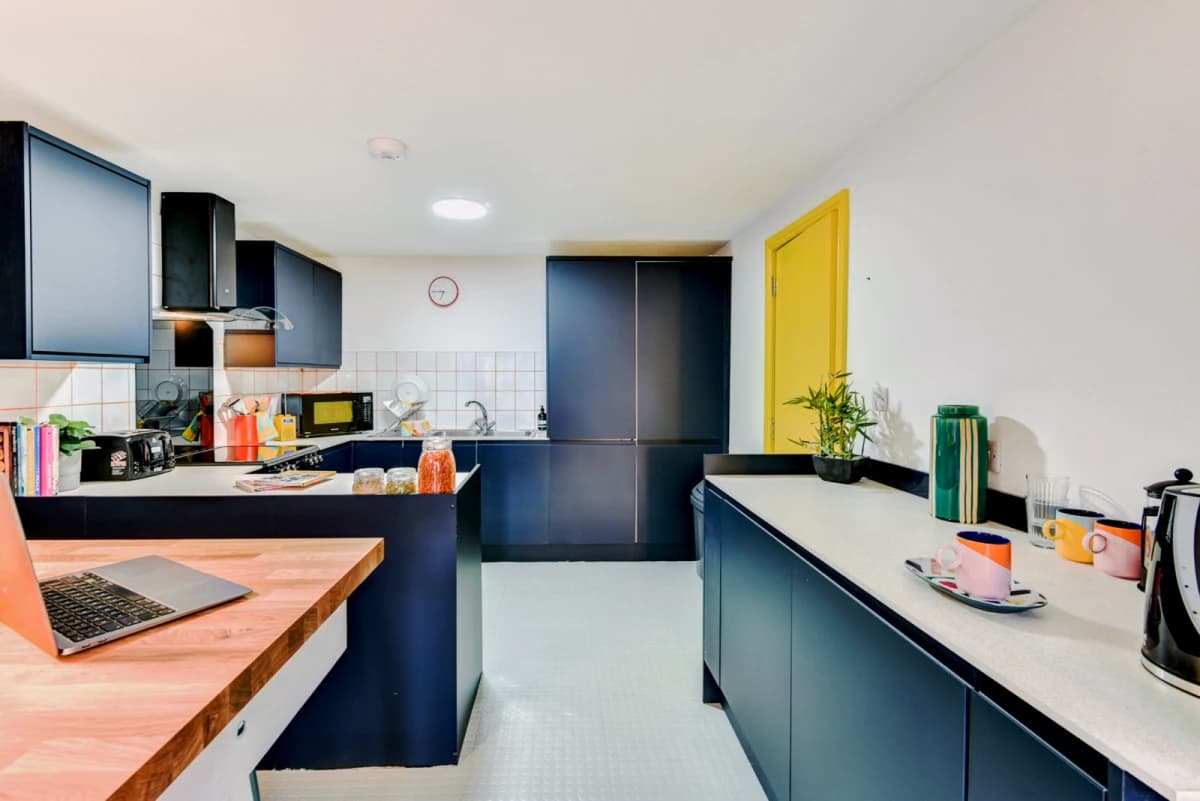6 Bedroom