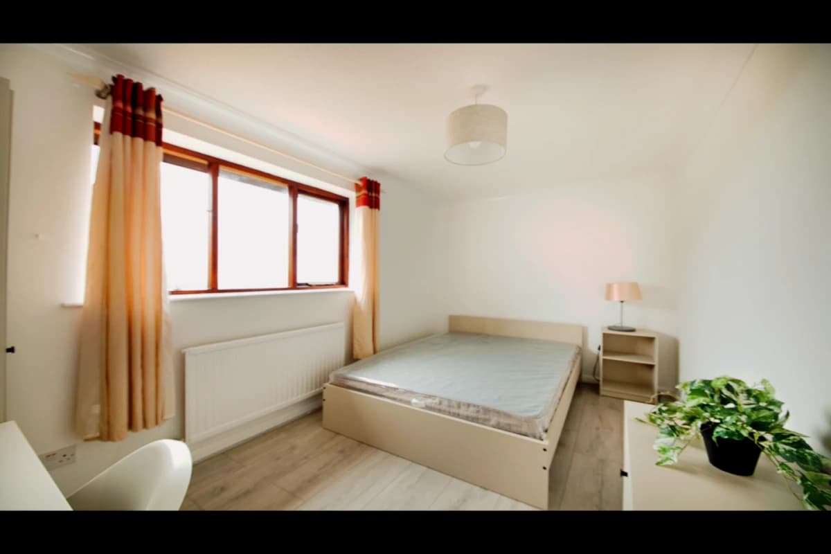 5 Bed, 1 Bath