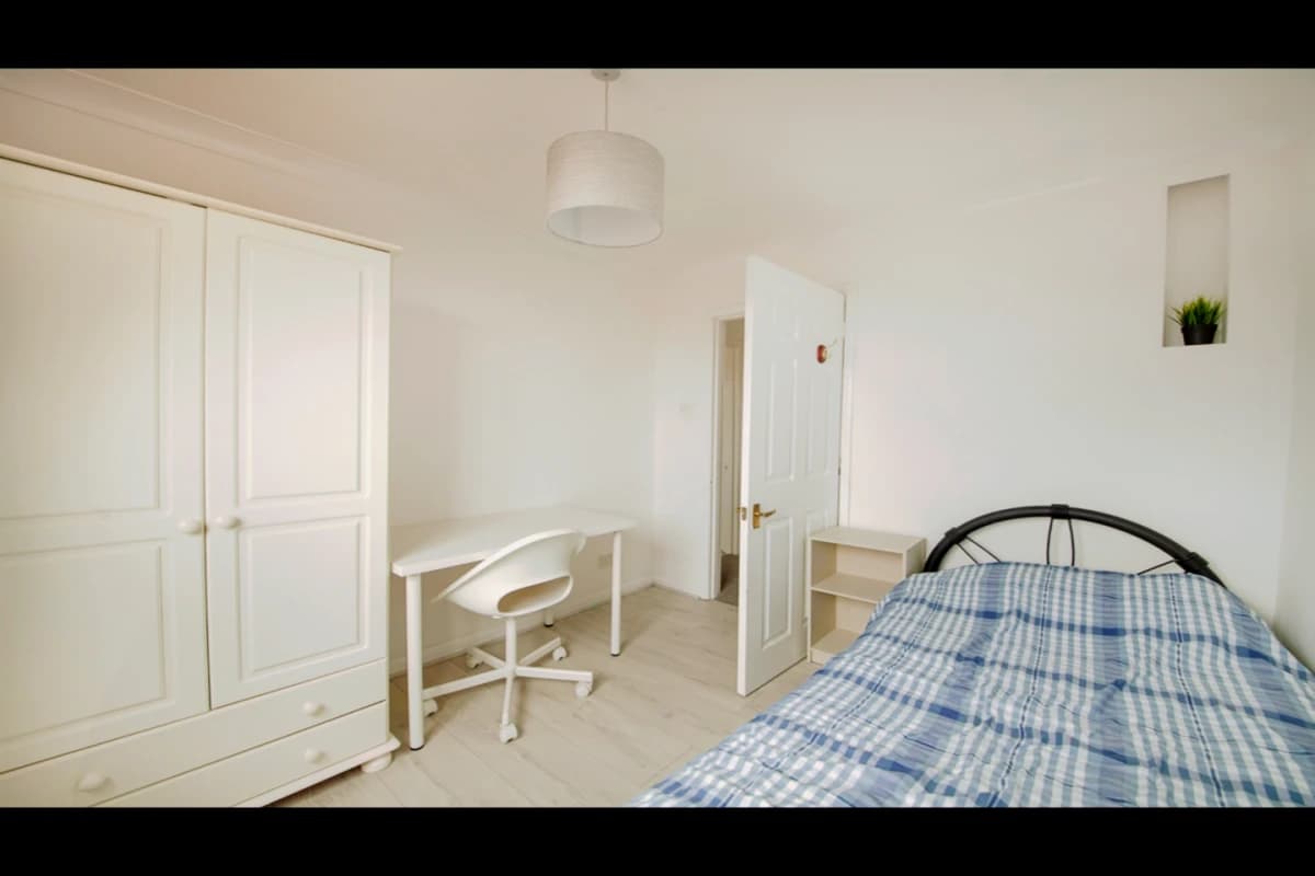 5 Bed, 1 Bath