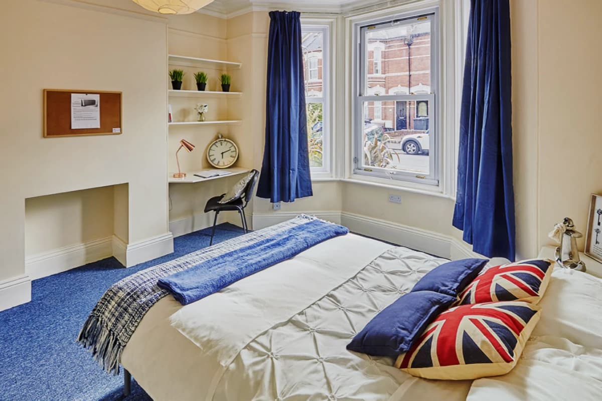 6 Bed, 1 Bath