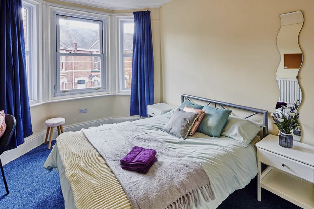 6 Bed, 1 Bath