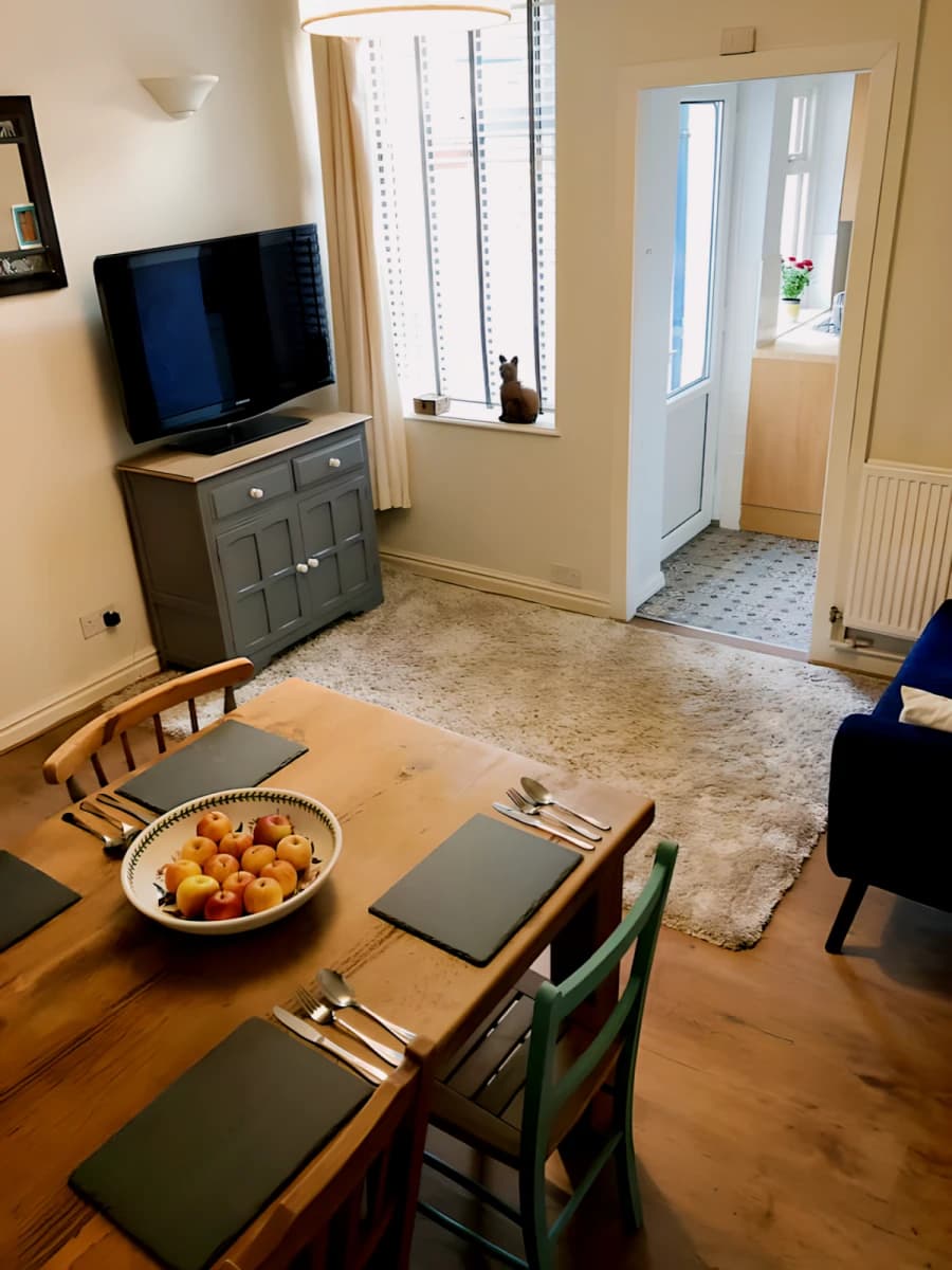 4 Bedroom, 1 Bathroom