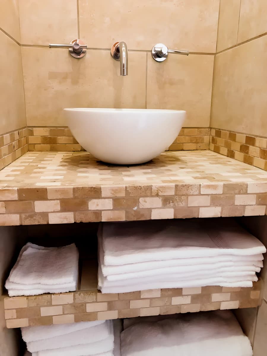 4 Bedroom, 1 Bathroom