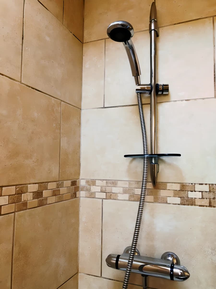 4 Bedroom, 1 Bathroom