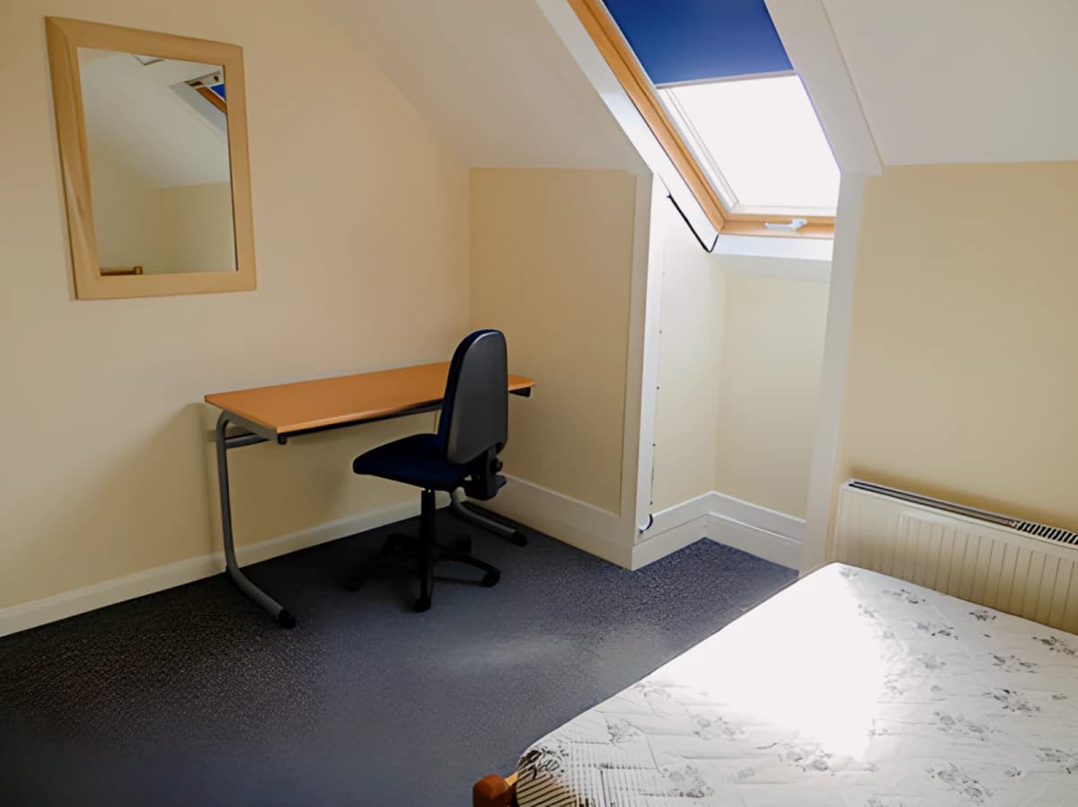 4 Bedroom, 1 Bathroom