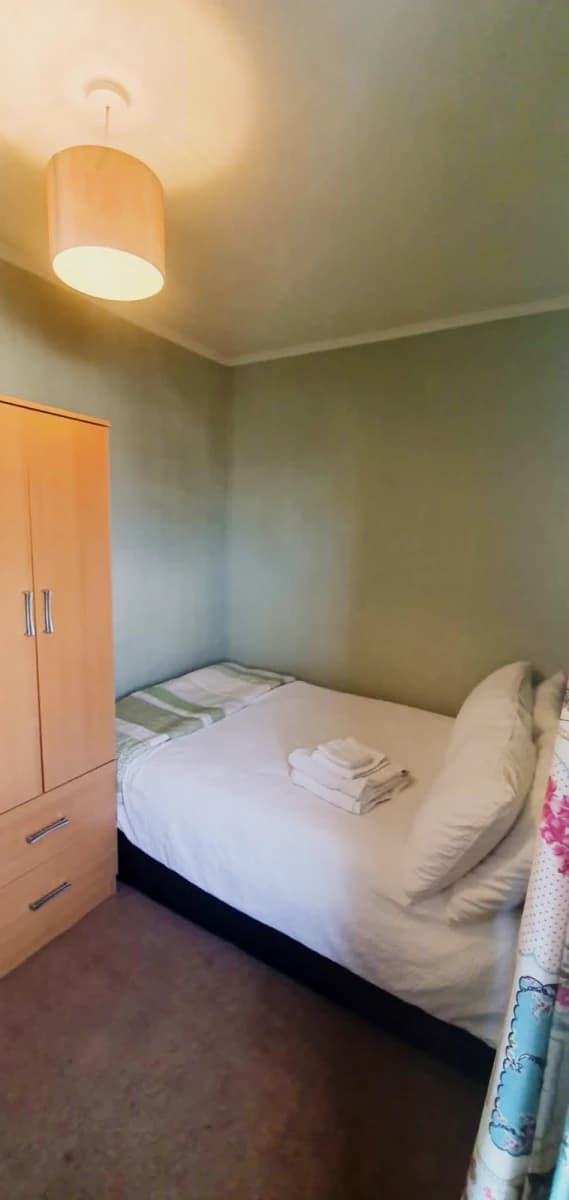 4 Bedroom, 1 Bathroom