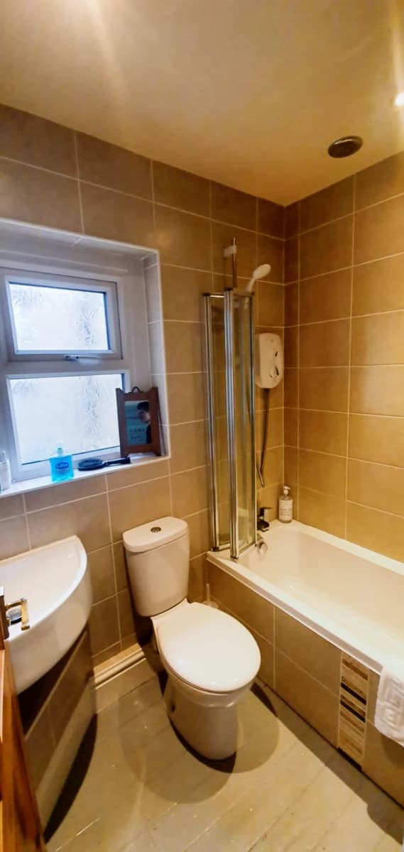 4 Bedroom, 1 Bathroom