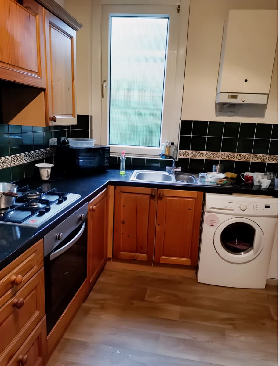 5 Bedroom, 1 Bathroom
