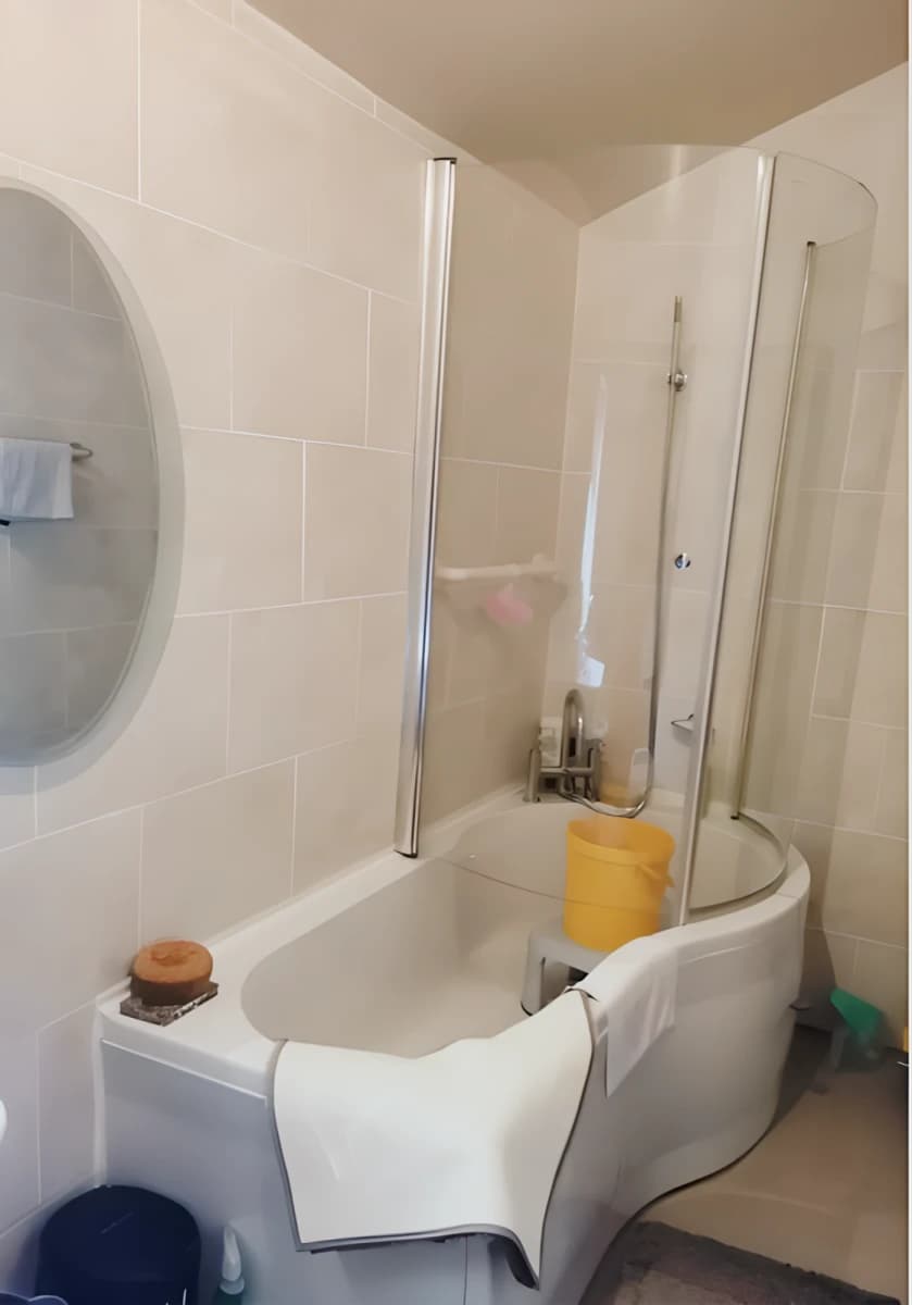 5 Bedroom, 1 Bathroom