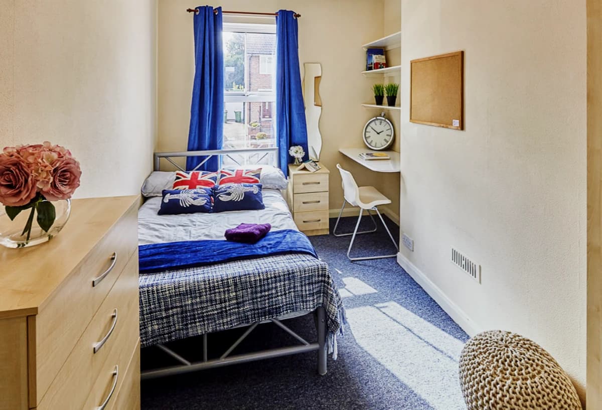 7 Bedroom, 1 Bathroom