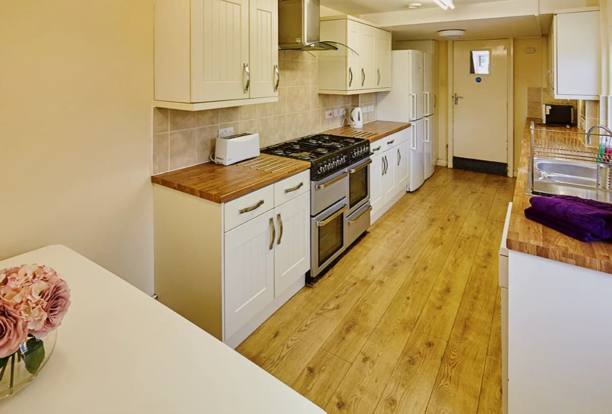 7 Bedroom, 1 Bathroom