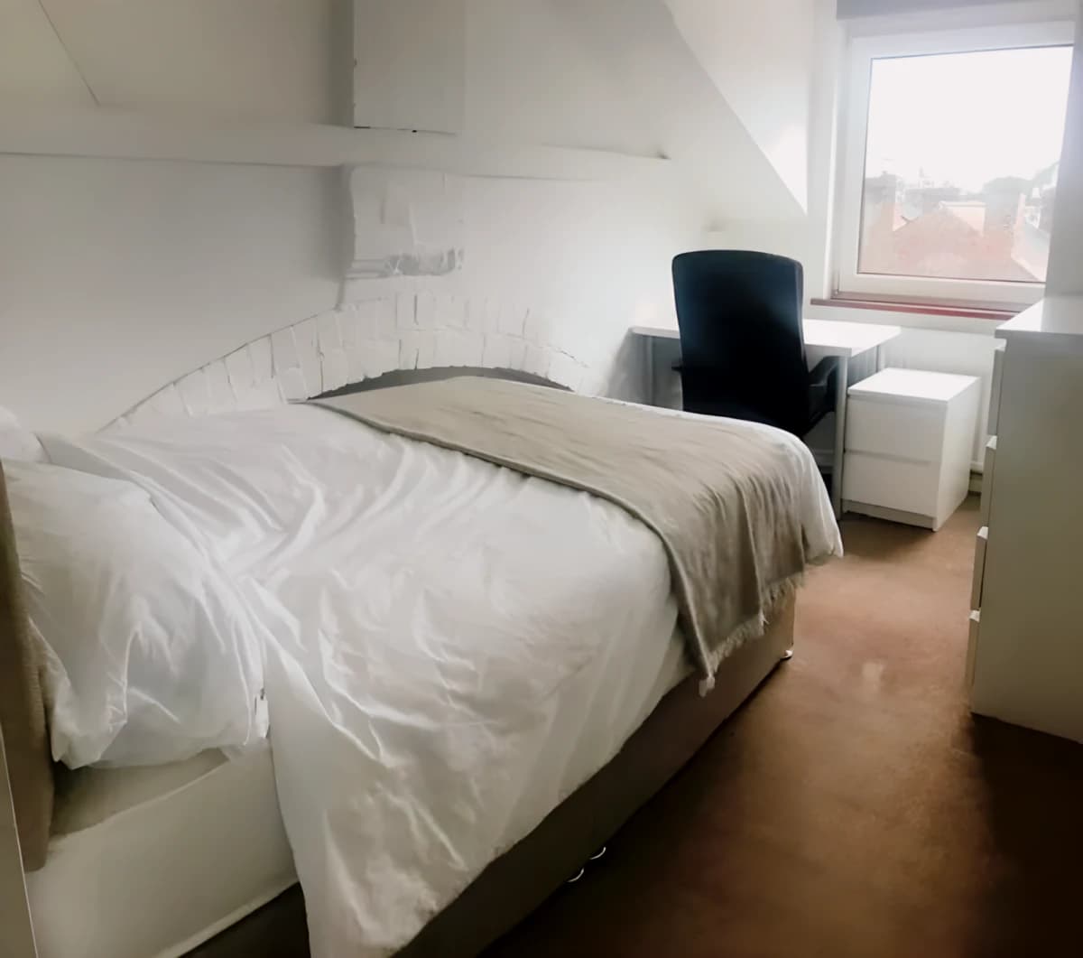 6 Bedroom, 1 Bathroom