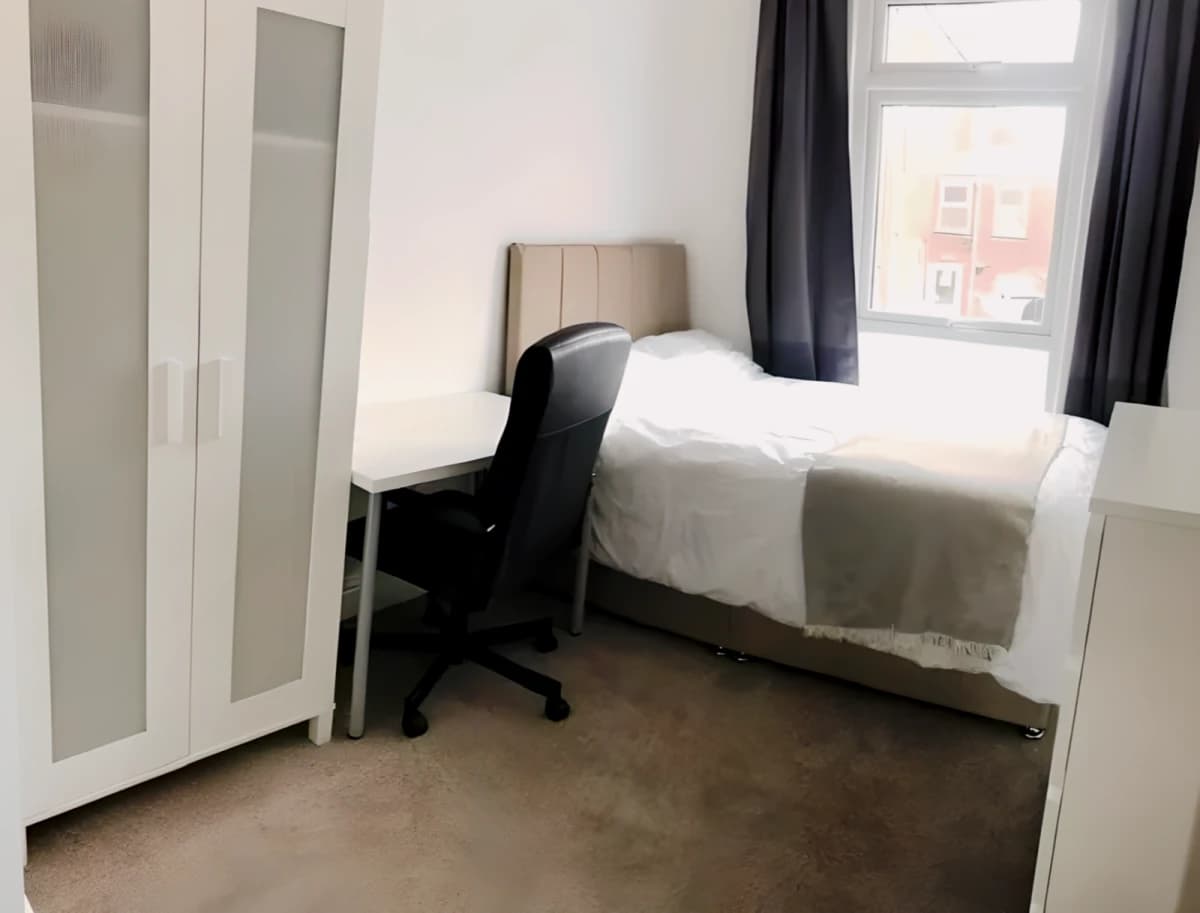 6 Bedroom, 1 Bathroom