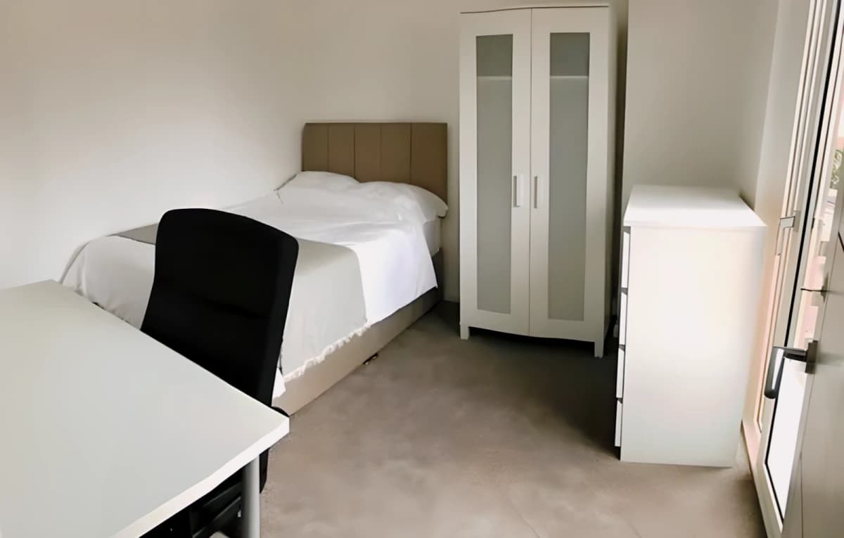 6 Bedroom, 1 Bathroom