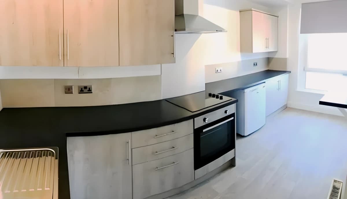 6 Bedroom, 1 Bathroom