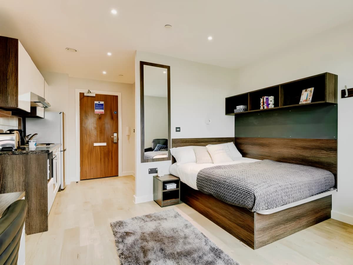 1 Bedroom, 1 Bathroom
