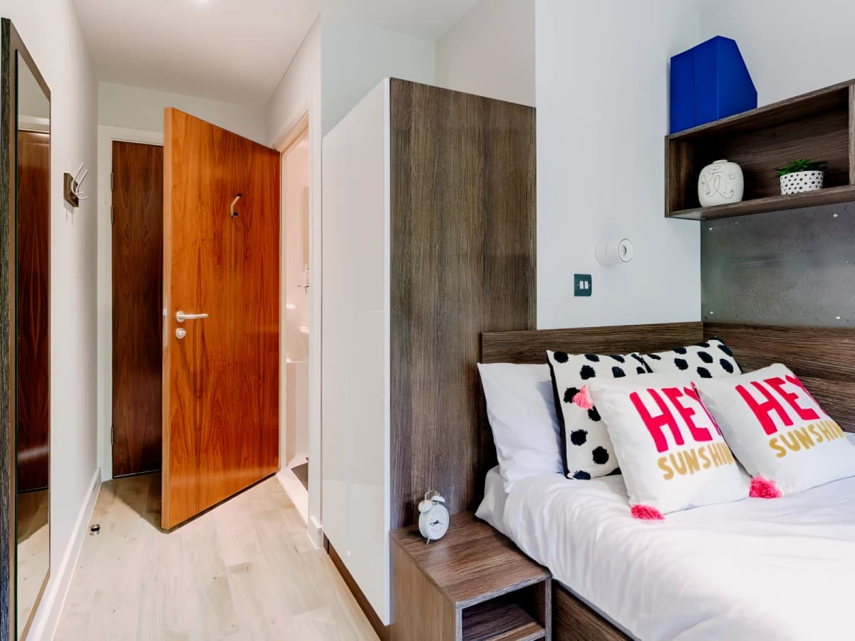1 Bedroom, 1 Bathroom