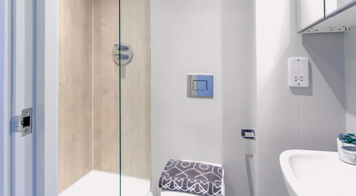 1 Bedroom, 1 Bathroom