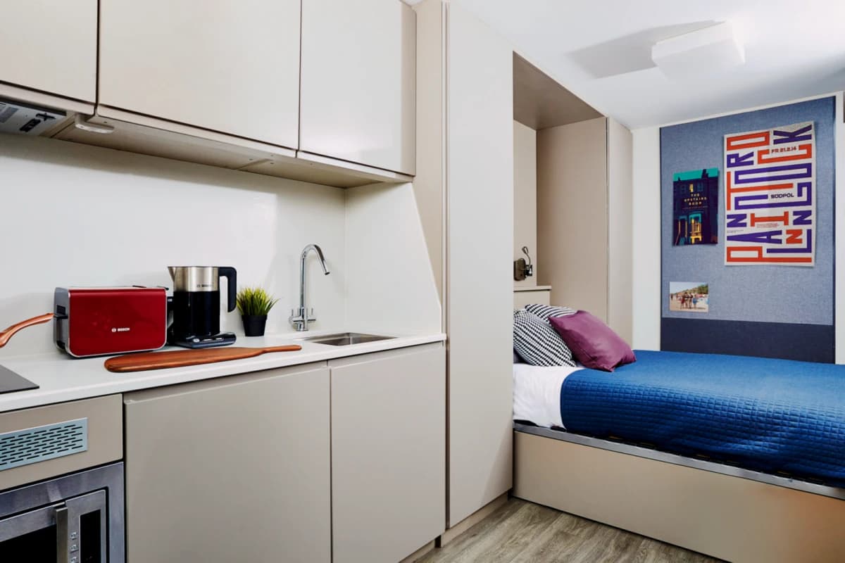 1 Bedroom, 1 Bathroom