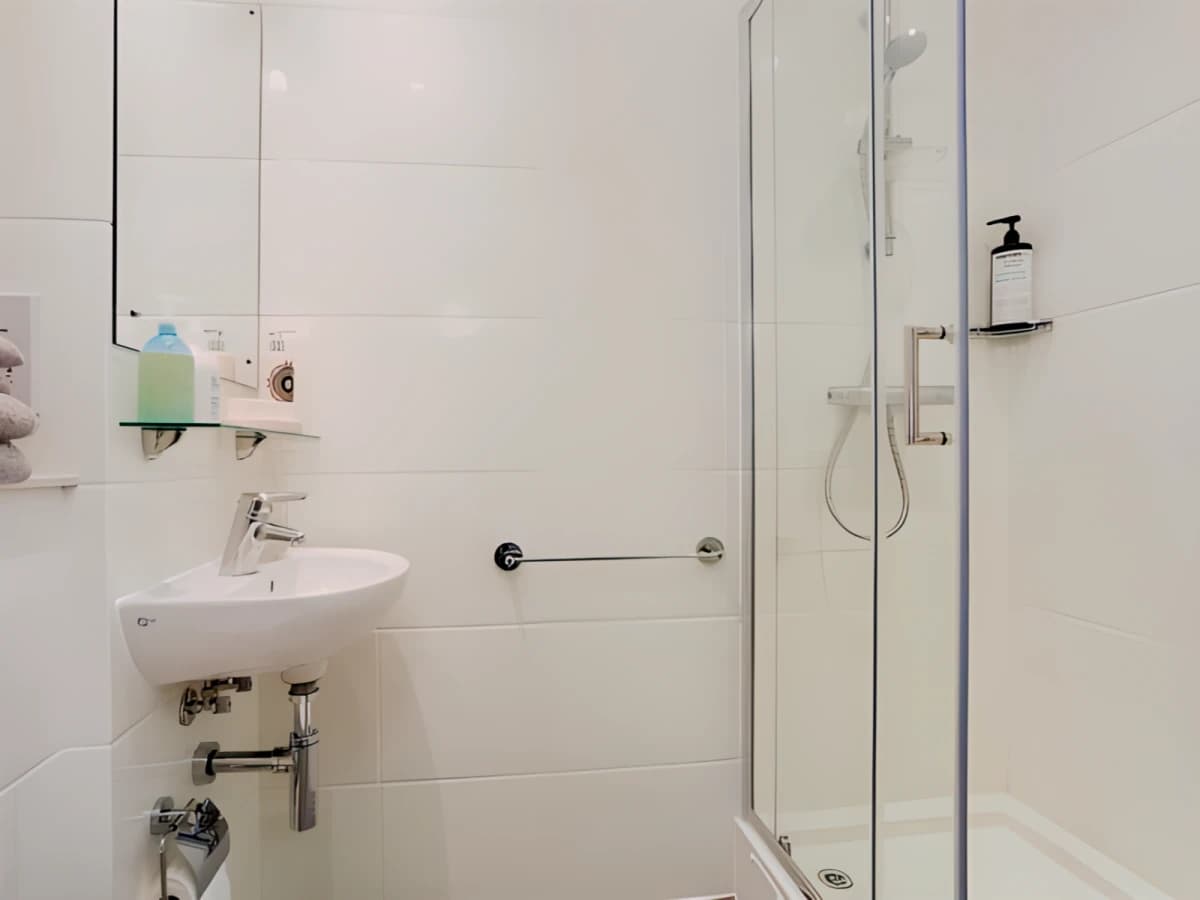 1 Bedroom, 1 Bathroom