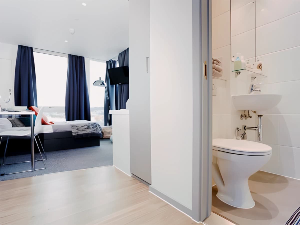 1 Bedroom, 1 Bathroom