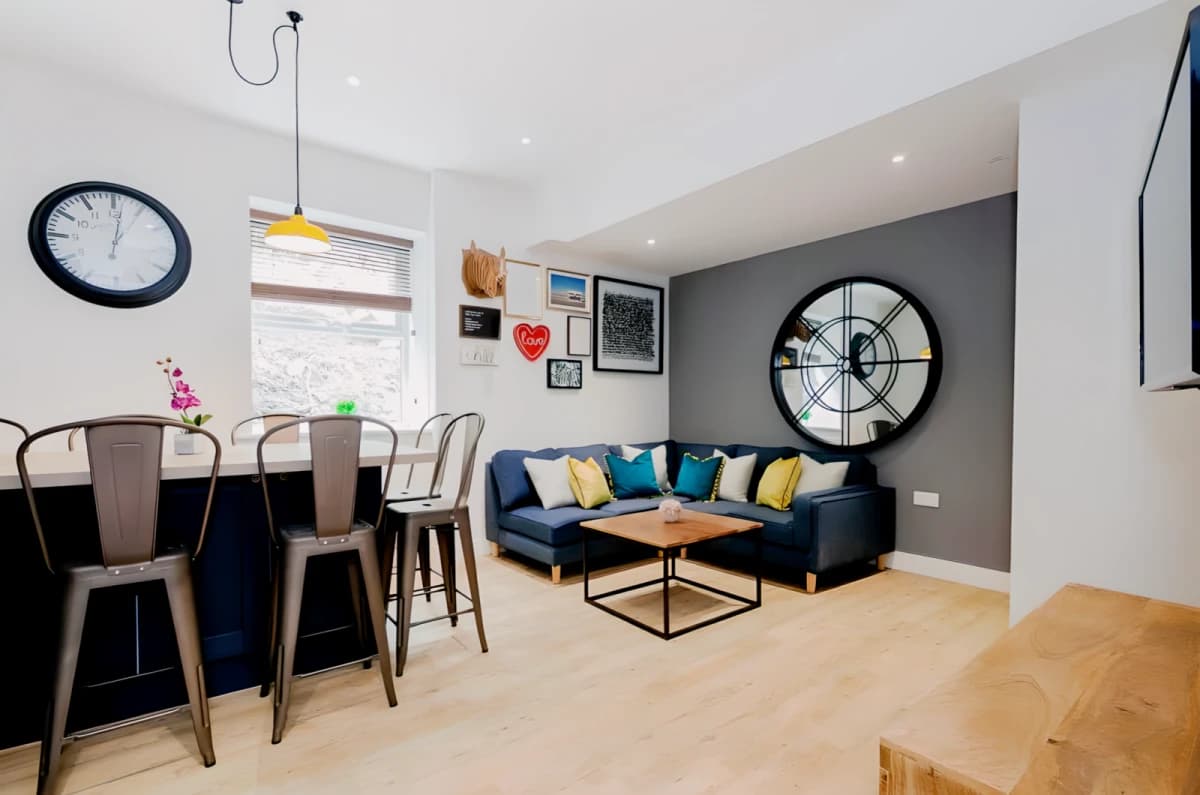7 Beds 3 baths