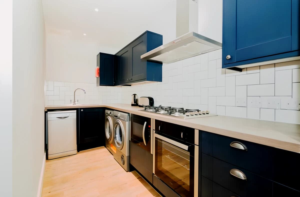 7 Beds 3 baths