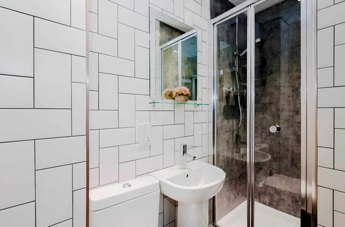 7 Beds 3 baths